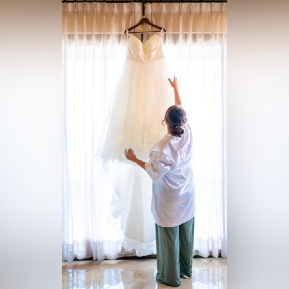 Elegant White Wedding Dress - Picture 9 of 10